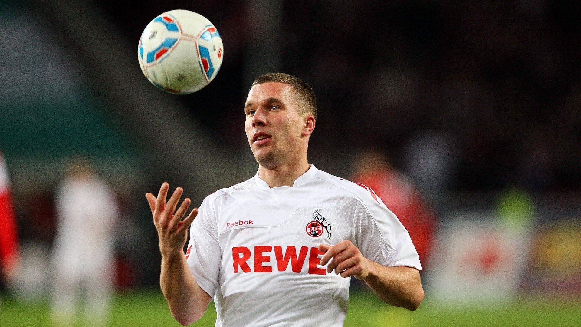 小贾伦轰破尘封纪录之夜,活塞与深圳的跨时空对话