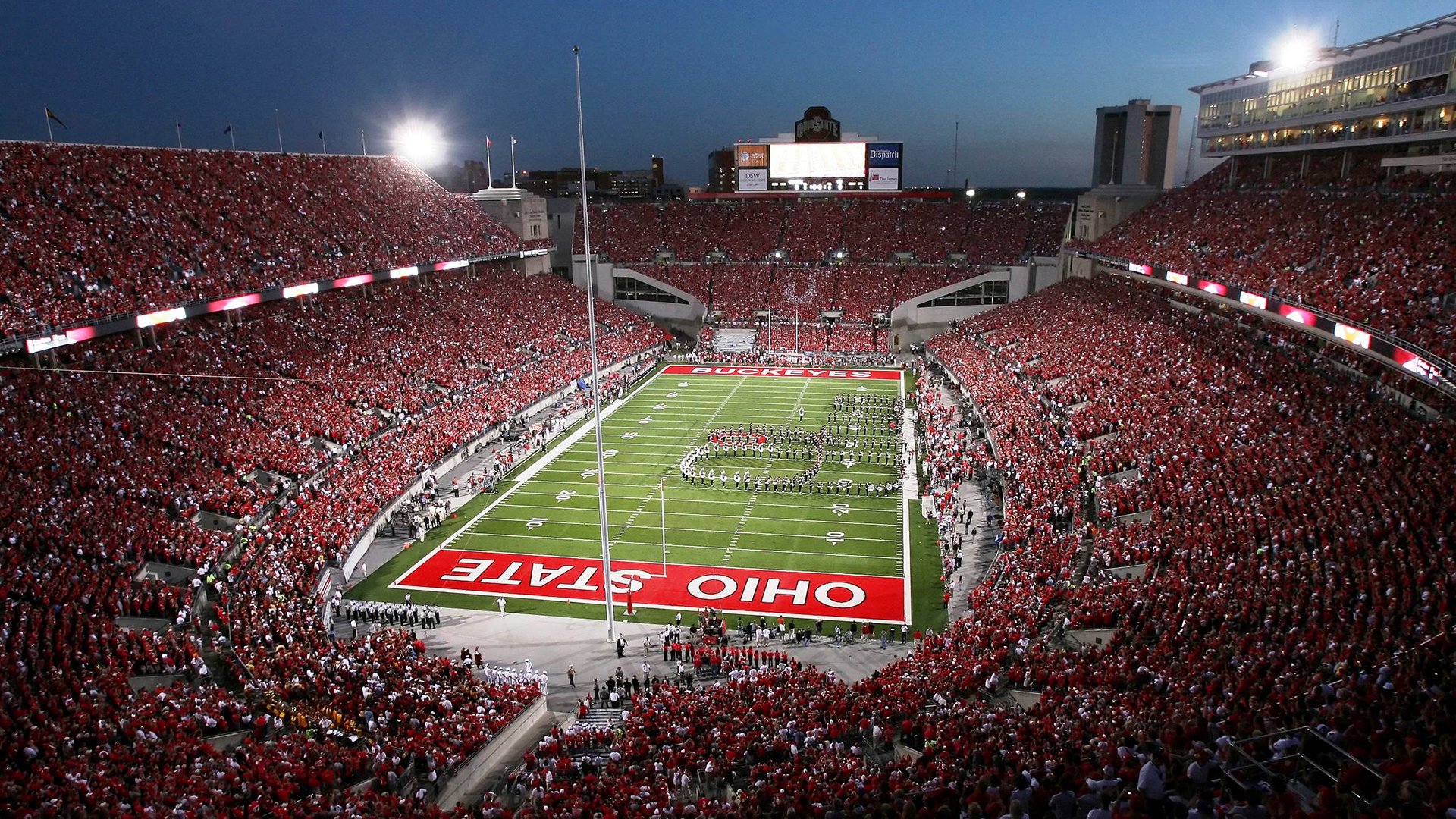 红牛二队神话破灭？法拉利绝地翻盘，拉塞尔点燃赛场引爆F1新纪元